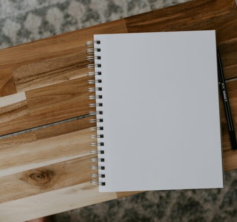 Photo of blank notepad depicting writer's block