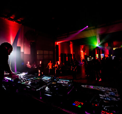 Timothy Linetsky aka Underbelly performing live